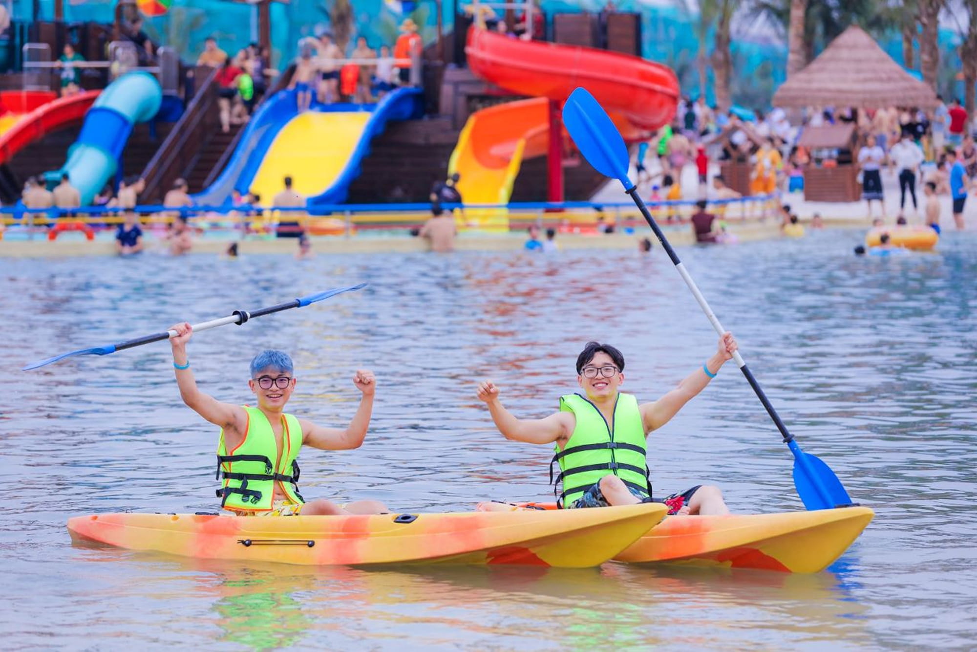 Billet pour le parc aquatique VinWonders Hanoï - Profitez du VinWonders Hanoi Parc Aquatique avec des toboggans aquatiques passionnants, des aires de jeux sur le thème de l'océan, et des piscines intérieures et extérieures ouvertes toute l'année. Un parc aquatique familial de premier plan à Hanoï. Billet pour le parc aquatique VinWonders Hanoï - Image 3 sur 5