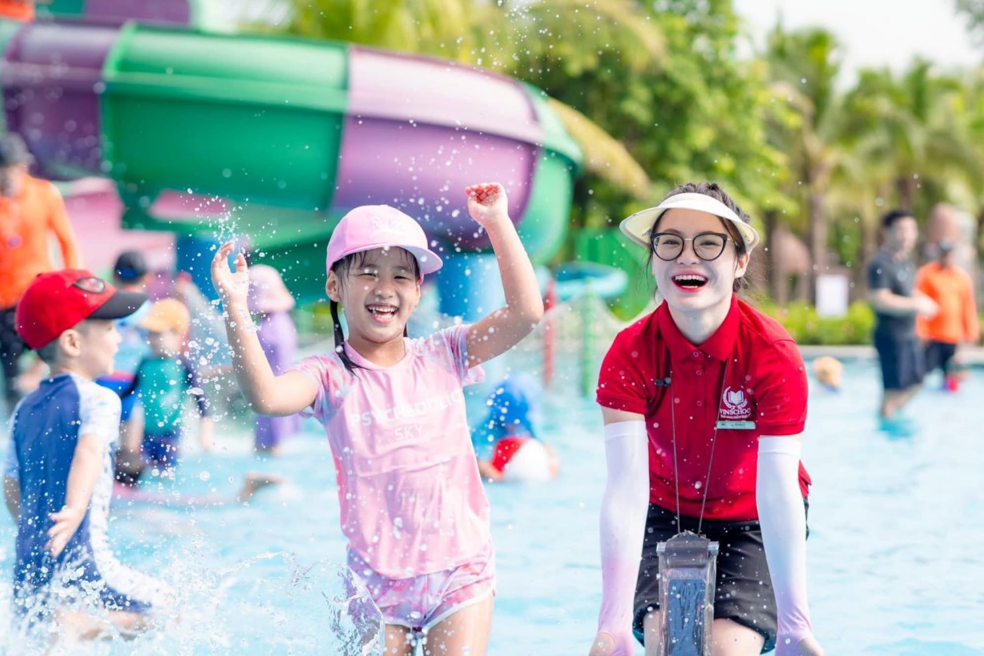 Billet pour le parc aquatique VinWonders Hanoï - Profitez du VinWonders Hanoi Parc Aquatique avec des toboggans aquatiques passionnants, des aires de jeux sur le thème de l'océan, et des piscines intérieures et extérieures ouvertes toute l'année. Un parc aquatique familial de premier plan à Hanoï. Billet pour le parc aquatique VinWonders Hanoï - Image 4 sur 5