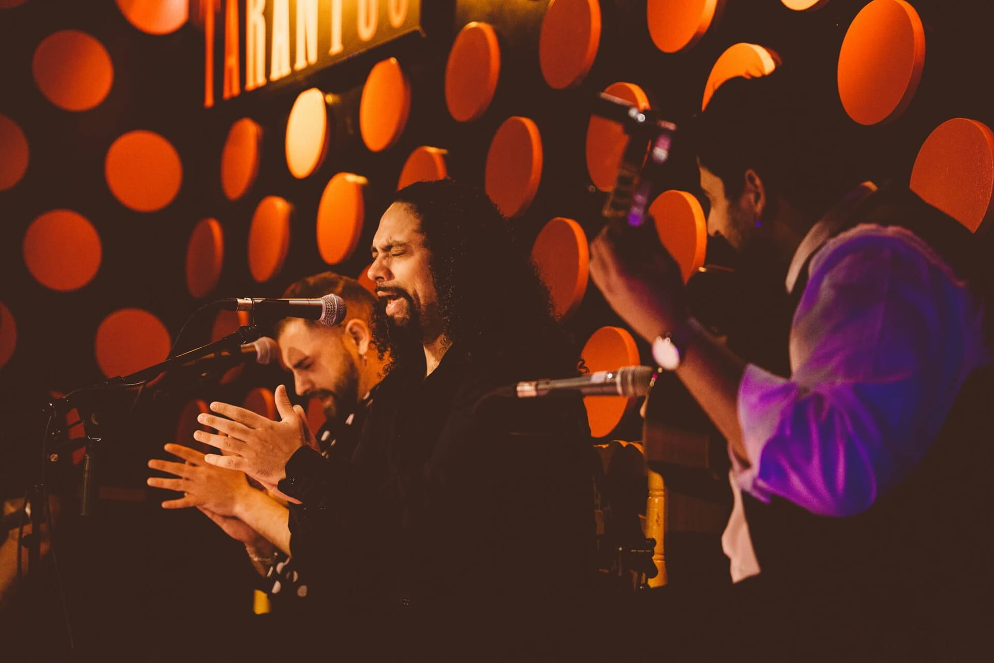 Los Tarantos Flamenco Show Ticket in Barcelona - Experience an authentic flamenco show at Los Tarantos Barcelona. Enjoy passionate 30‑minute performances near Las Ramblas with live music and talented Catalan artists. Los Tarantos Flamenco Show Ticket in Barcelona - Image 2 of 5