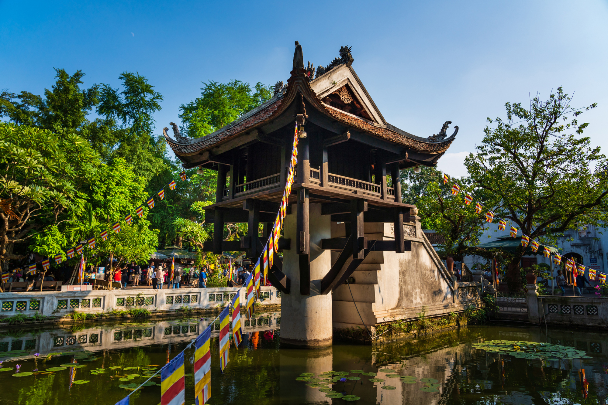 Vietnam Highlighted Vacation 07 Nights and 08 Days - Explore Vietnam in 8 days from Hanoi to Ho Chi Minh City. Enjoy Halong Bay cruise, Hoi An ancient town, Ba Na Hills Golden Bridge, Cu Chi Tunnels, cultural tours, local cuisine, and private transfers with expert guides. Vietnam Highlighted Vacation 07 Nights and 08 Days - Image 5 of 5