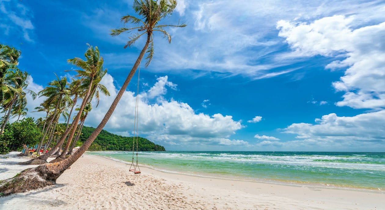 Vietnam del Nord e Isola di Phu Quoc – Tour di 6 Notti e 7 Giorni - Scopri il meglio del Vietnam in questo tour di 7 giorni! Esplora i siti storici di Hanoi, fai una crociera nella splendida Baia di Halong e rilassati sulle spiagge incontaminate di Phu Quoc. Include visite guidate della città, crociera nella Baia di Halong, VinWonders Phu Quoc e trasferimenti privati. Vietnam del Nord e Isola di Phu Quoc – Tour di 6 Notti e 7 Giorni - Immagine 3 di 5
