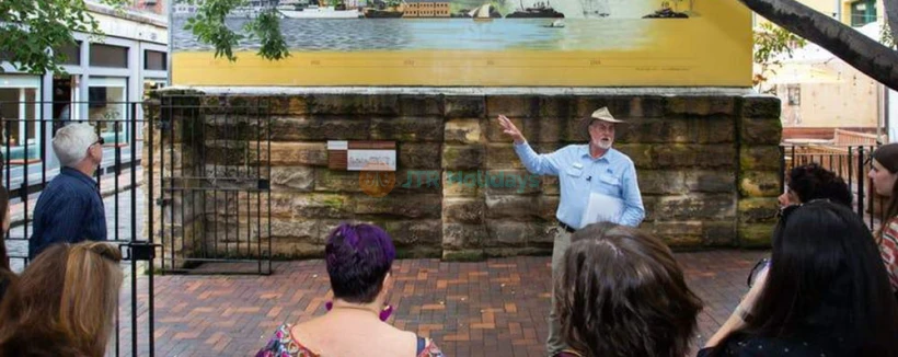 Visite guidée à pied de The Rocks d’une durée de 1 h 30 au départ de Sydney - Découvrez le plus ancien quartier de Sydney avec The Original Rocks Walking Tours. Profitez d’une visite guidée de 90 minutes à travers ruelles cachées, rues historiques et récits du port de Sydney avec des guides experts. Visite guidée à pied de The Rocks d’une durée de 1 h 30 au départ de Sydney - Image 3 sur 5