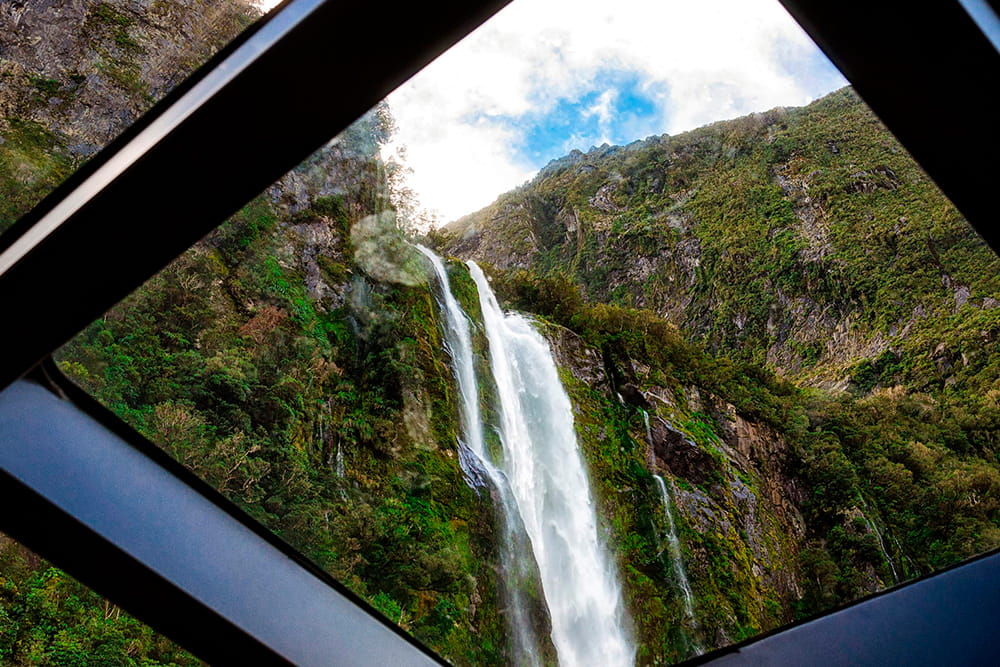 Milford Sound Sightseeing Cruise - Image 2 of 7