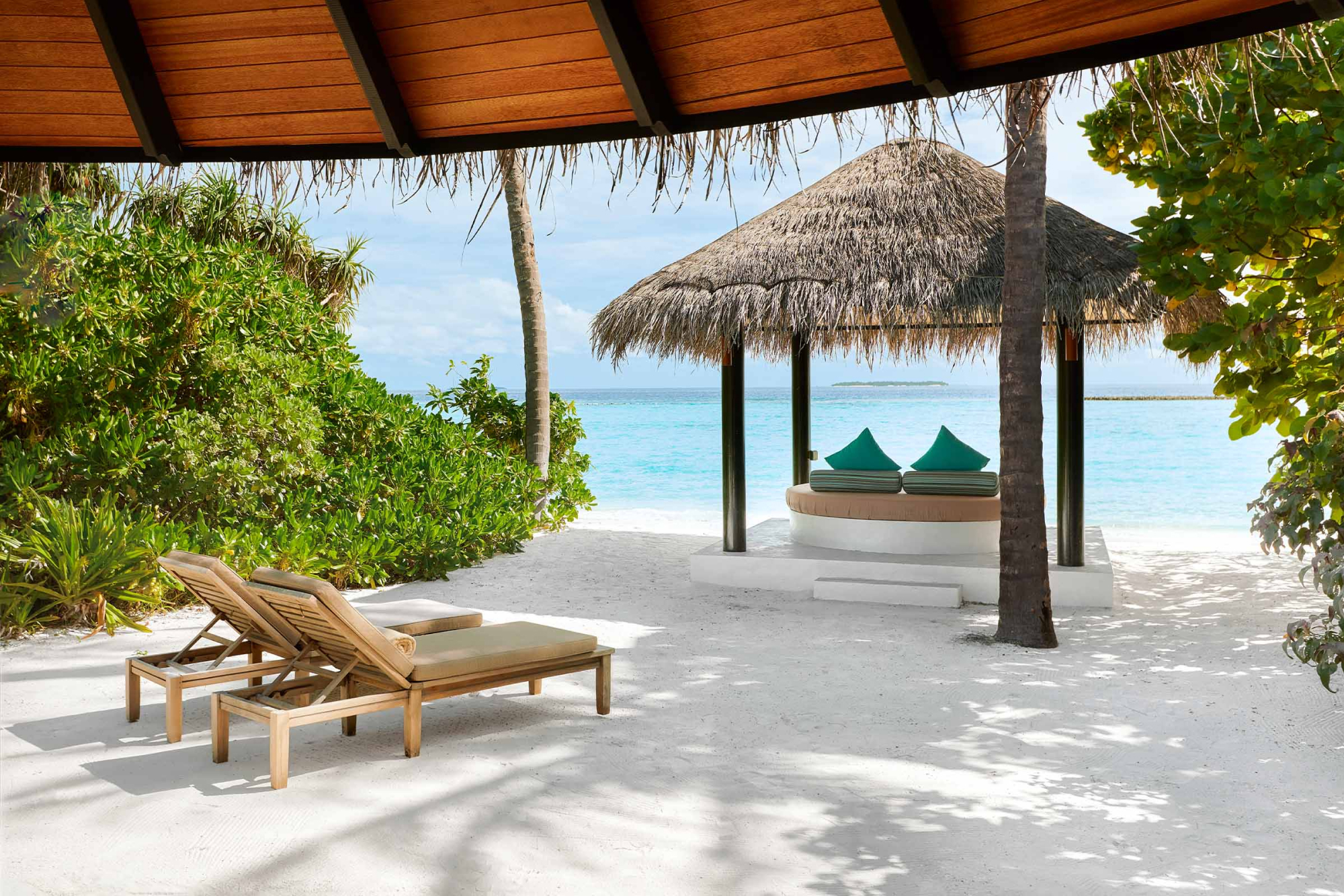 Sun Siyam Iru Fushi Maldives All-Inclusive Package – 4 Nights / 5 Days - Book The Sun Siyam Iru Fushi Maldives Holiday Package featuring beachfront luxury villas, family-friendly facilities, diving centre, private excursions and premium island experiences. Sun Siyam Iru Fushi Maldives All-Inclusive Package – 4 Nights / 5 Days - Image 2 of 5