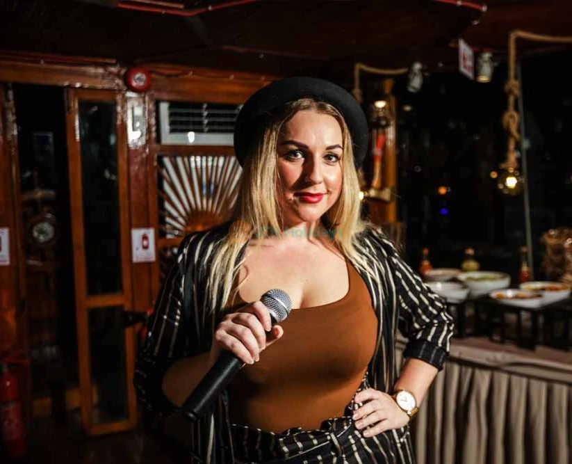 Alexandra Dhow Cruise Dubai Marina - Dinner Cruise in Marina with Live Show - JTR Holidays - Image 5 of 5