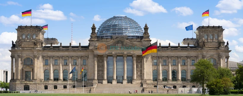 Stadtrundfahrt Berlin: Hop-on/Hop-off-Bustour - Explore top Berlin attractions on a flexible hop‑on hop‑off double‑decker bus tour. Visit Brandenburg Gate, Checkpoint Charlie & more with 24 or 48‑hour passes. Stadtrundfahrt Berlin: Hop-on/Hop-off-Bustour - Bild 3 von 5