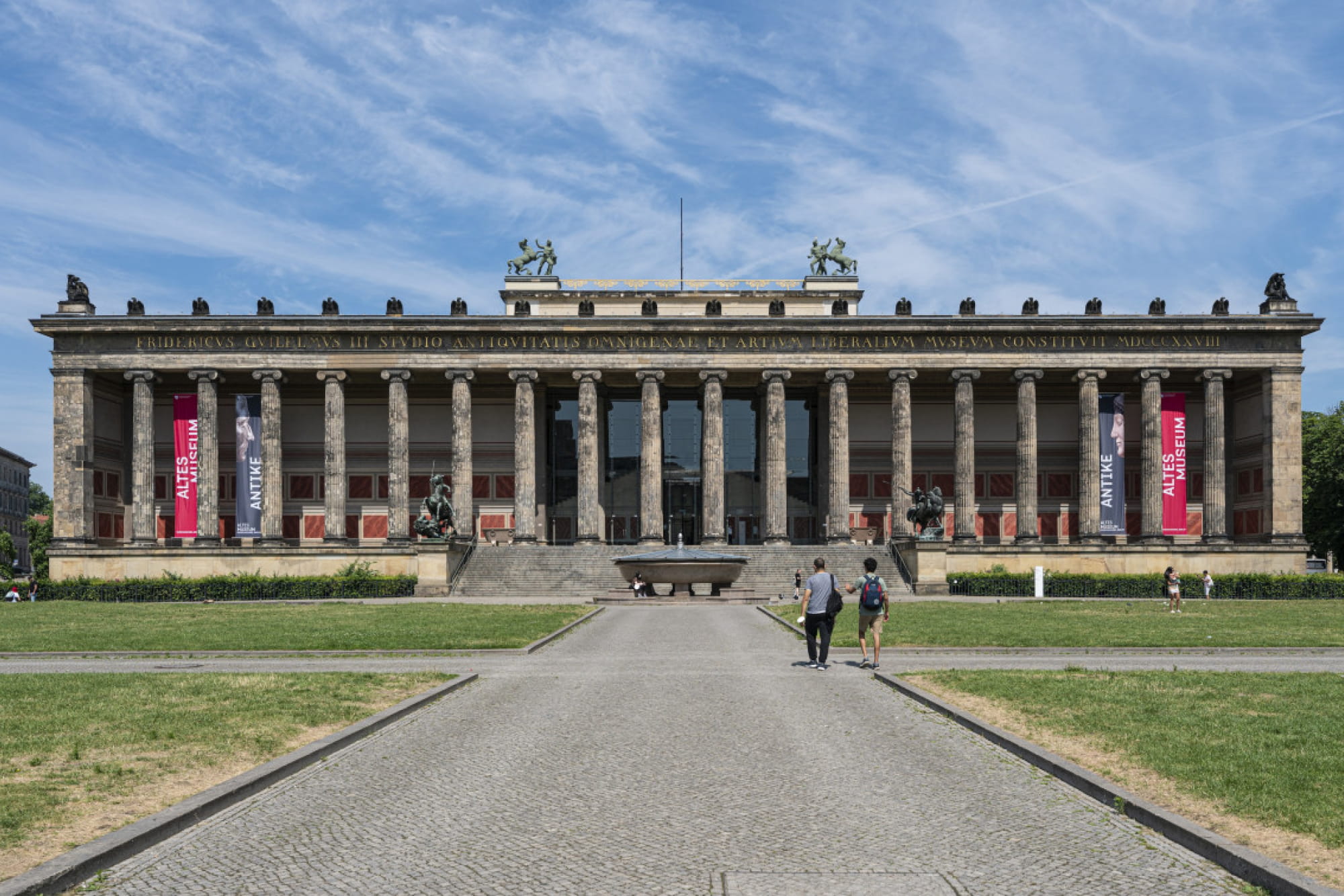 City Sightseeing Berlino Tour in Autobus Hop-on Hop-off - Esplora le migliori attrazioni di Berlino con un flessibile tour in autobus Hop-on Hop-off a doppio piano. Visita Brandenburg Gate, Checkpoint Charlie e altro con pass da 24 o 48 ore. City Sightseeing Berlino Tour in Autobus Hop-on Hop-off - Immagine 4 di 5