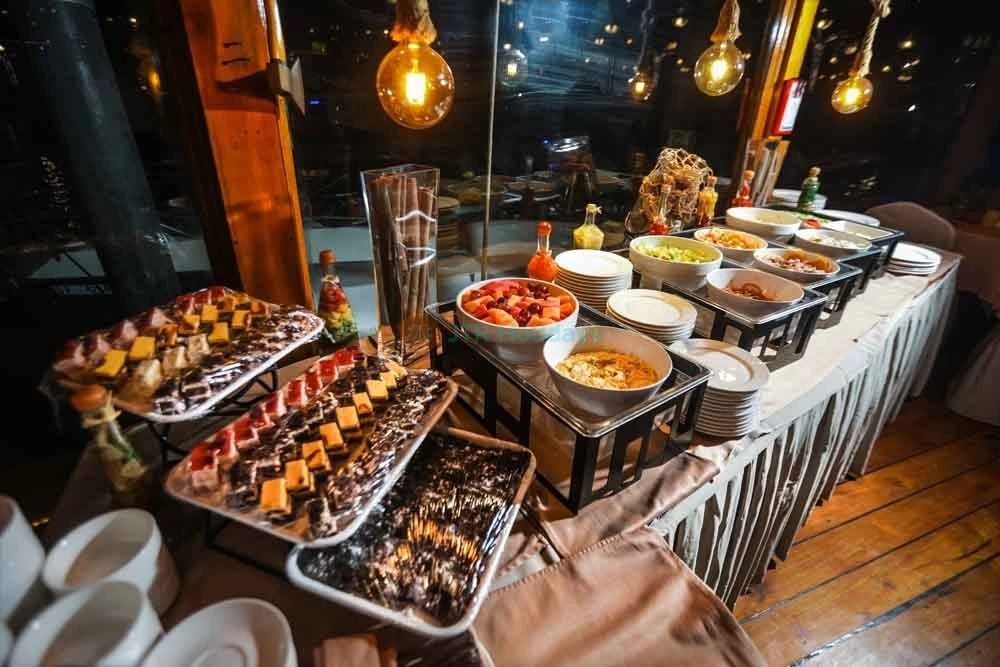 Alexandra Dhow Cruise Dubai Marina - Dinner Cruise in Marina with Live Show - JTR Holidays - Image 6 of 7