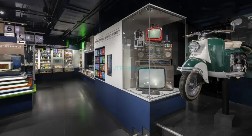 Museo DDR - Image 1 of 7