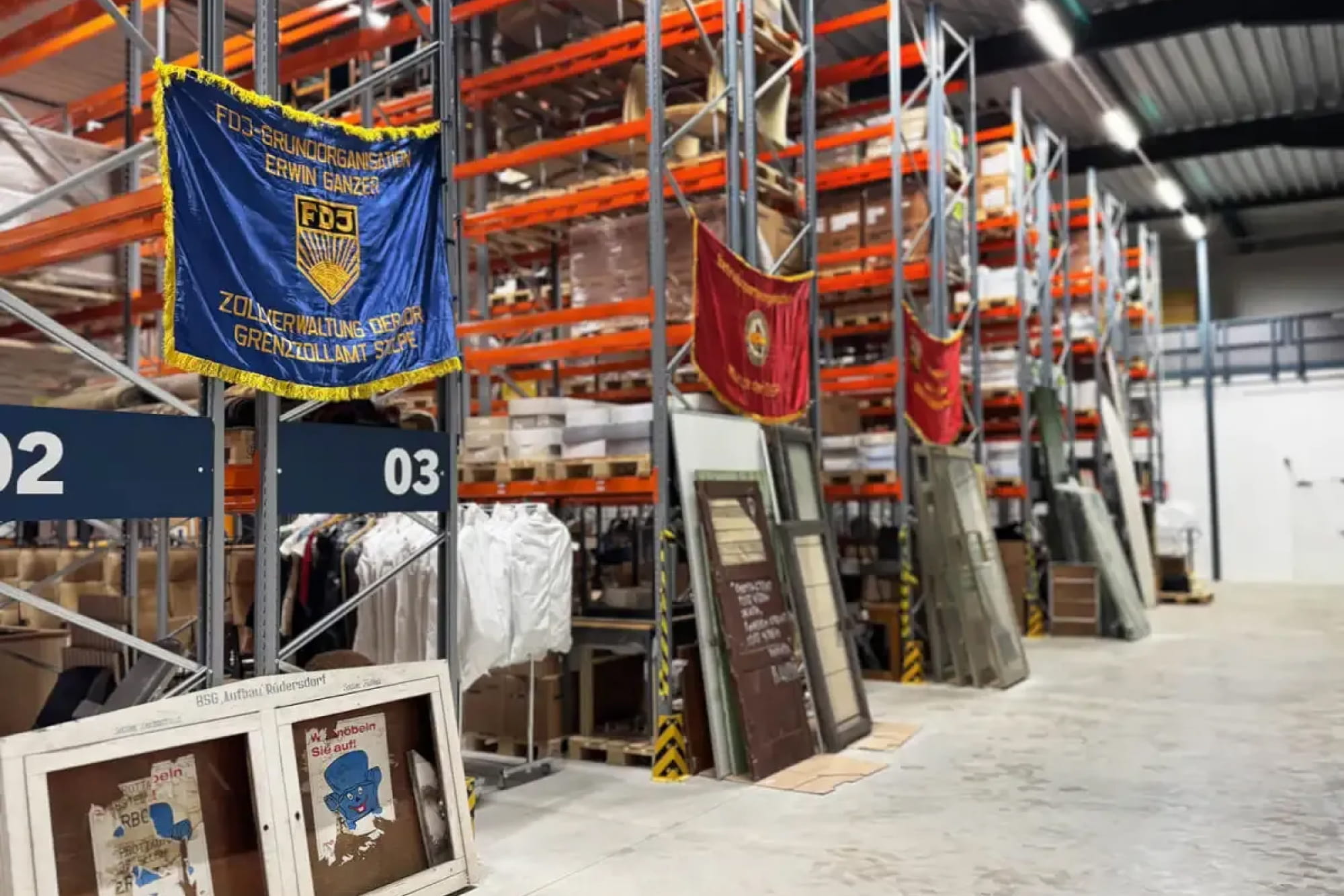 DDR Museum - Prenota i biglietti per il DDR Museum Berlino per un viaggio interattivo nella vita nella Germania Est Comunista. Esplora la sorveglianza della Stasi, attraversa un appartamento dell'epoca DDR e vivi la storia in questo museo unico del Muro di Berlino. DDR Museum - Immagine 2 di 5