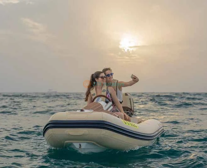 Dubai Sunset Hero Boat Tour - Image 5 of 5