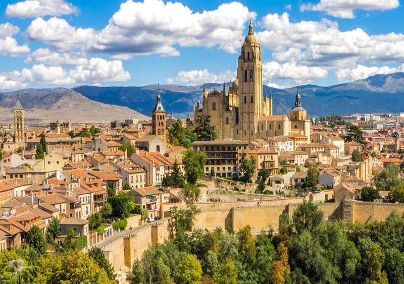 Tour Guidato delle Mura di Avila e Segovia