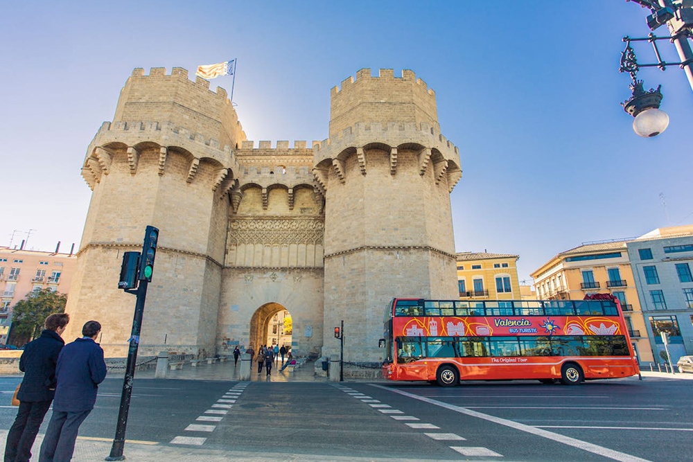 Valencia Bus Turistic hop-on hop-off bus - Explore Valencia with the Valencia Bus Turistic hop-on hop-off bus tour. Choose from 24 or 48-hour tickets and enjoy unlimited rides, panoramic views, and easy access to top attractions including the City of Arts and Sciences and Valencia’s historic center. Valencia Bus Turistic hop-on hop-off bus - Image 1 of 5