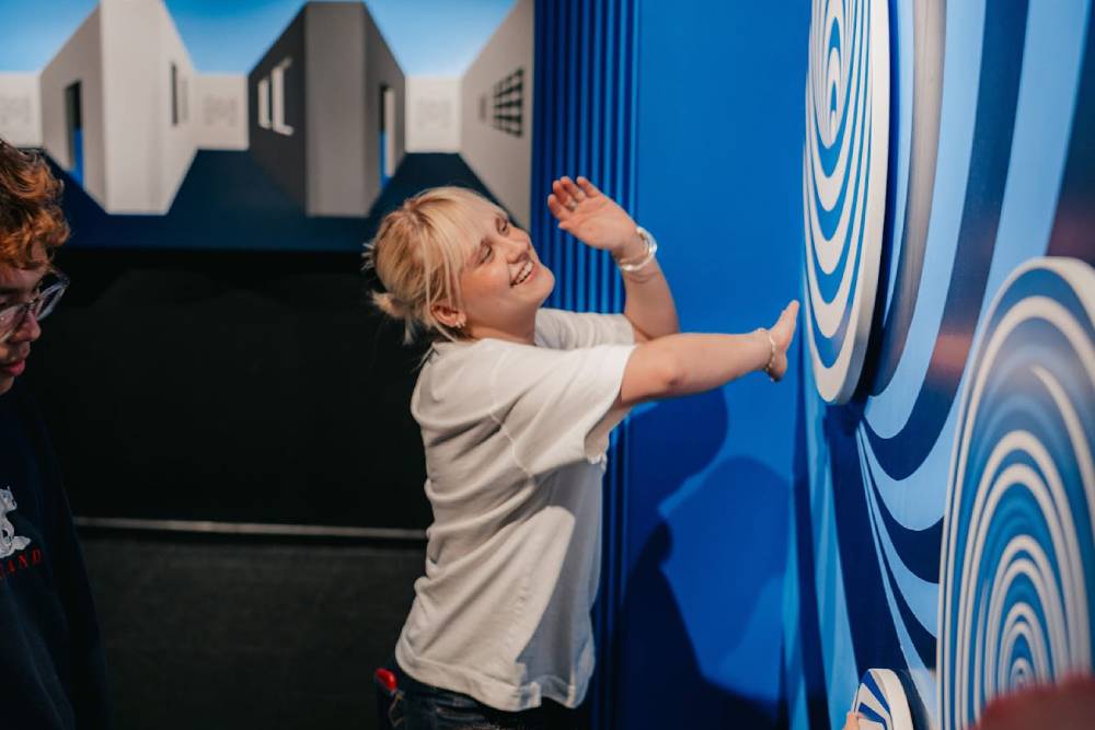 Museum of Illusions Valencia - Visit the Museum of Illusions Valencia and explore 60+ optical illusions, immersive rooms, and fun exhibits. A top attraction in Valencia for families, photos, and interactive experiences. Museum of Illusions Valencia - Image 2 of 5