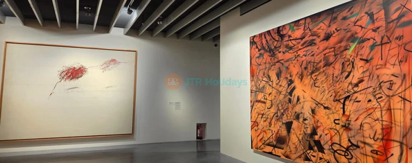 Centre Pompidou Ticket in Málaga - Visit Centre Pompidou Málaga, a top modern art museum in Spain. Explore iconic artworks, El Cubo, opening hours, visitor rules, and enjoy a seamless cultural experience. Centre Pompidou Ticket in Málaga - Image 3 of 5