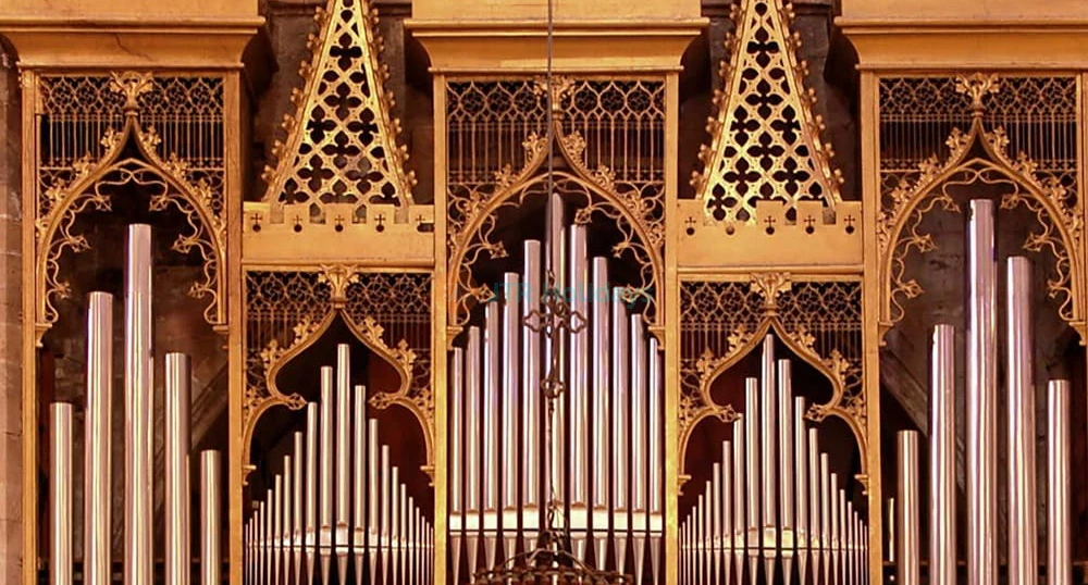 Mallorca Cathedral - Skip the line and visit Mallorca Cathedral (La Seu), a stunning 14th-century Gothic landmark in Palma. Explore grand interiors, royal tombs, and Gaudí’s unique renovations Mallorca Cathedral - Image 1 of 5