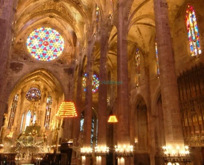 Mallorca Cathedral - Skip the line and visit Mallorca Cathedral (La Seu), a stunning 14th-century Gothic landmark in Palma. Explore grand interiors, royal tombs, and Gaudí’s unique renovations Mallorca Cathedral - Image 2 of 5