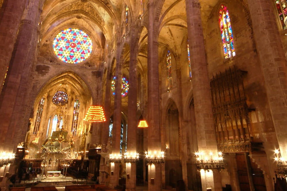 Mallorca Cathedral - Skip the line and visit Mallorca Cathedral (La Seu), a stunning 14th-century Gothic landmark in Palma. Explore grand interiors, royal tombs, and Gaudí’s unique renovations Mallorca Cathedral - Image 3 of 5