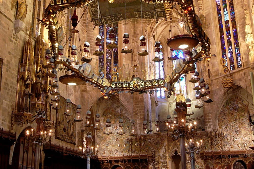 Mallorca Cathedral - Skip the line and visit Mallorca Cathedral (La Seu), a stunning 14th-century Gothic landmark in Palma. Explore grand interiors, royal tombs, and Gaudí’s unique renovations Mallorca Cathedral - Image 4 of 5