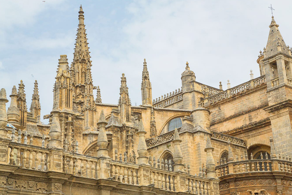 Seville Cathedral & La Giralda - Skip the lines and explore Seville Cathedral, climb the Giralda Tower for stunning views, and visit the beautiful Church of El Salvador with flexible access. Seville Cathedral & La Giralda - Image 3 of 5