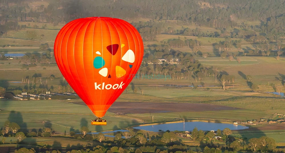 Gold Coast Hot Air Balloon Experience with Sparkling Wine - Enjoy a breathtaking hot air balloon ride over the Gold Coast Hinterland with expert pilots, shared transfers, and sparkling wine. Safe, scenic, and unforgettable half-day experience. Gold Coast Hot Air Balloon Experience with Sparkling Wine - Image 1 of 5