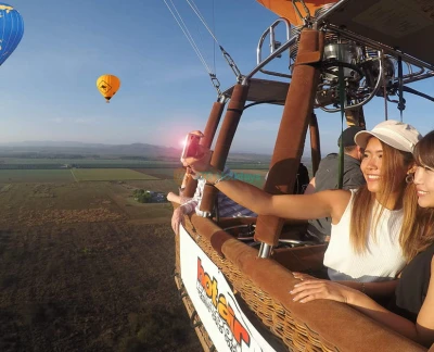 Cairns Hot Air Balloon Flight with 3-Course Meal and Drink - Experience a stunning sunrise hot air balloon ride over Cairns and the Atherton Tablelands. Enjoy scenic views, transfers, photos, bubbly on landing, and a 3-course meal voucher. Cairns Hot Air Balloon Flight with 3-Course Meal and Drink - Image 5 of 5