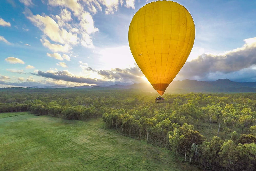 Cairns Hot Air Balloon Flight with 3-Course Meal and Drink - Experience a stunning sunrise hot air balloon ride over Cairns and the Atherton Tablelands. Enjoy scenic views, transfers, photos, bubbly on landing, and a 3-course meal voucher. Cairns Hot Air Balloon Flight with 3-Course Meal and Drink - Image 4 of 5