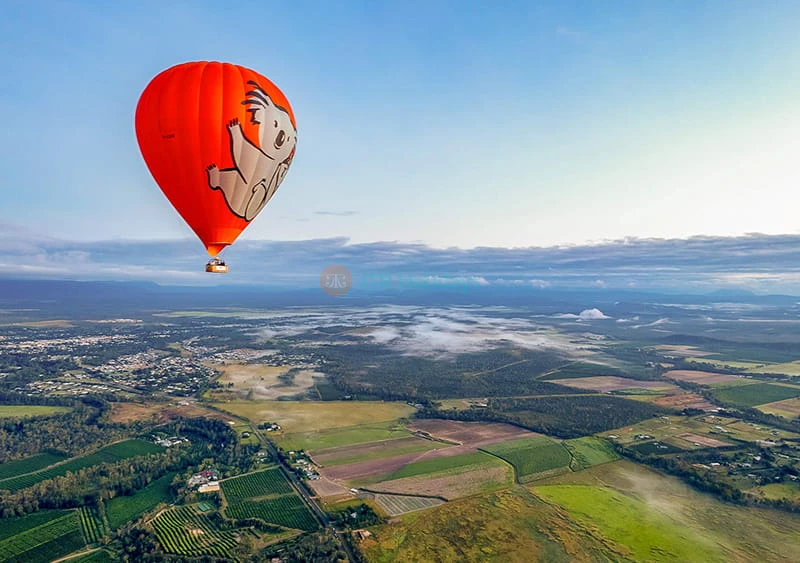 Volo in Mongolfiera a Cairns con Pasto di 3 Portate e Bevanda