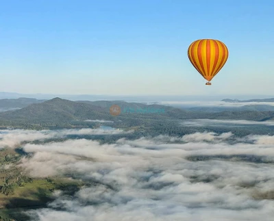 Gold Coast Hot Air Balloon and Indoor Skydiving Experience - Enjoy a scenic hot air balloon ride over the Gold Coast Hinterland, followed by a 5-star beachside breakfast and thrilling indoor skydiving at iFLY Surfers Paradise. Perfect for all ages. Gold Coast Hot Air Balloon and Indoor Skydiving Experience - Image 2 of 5