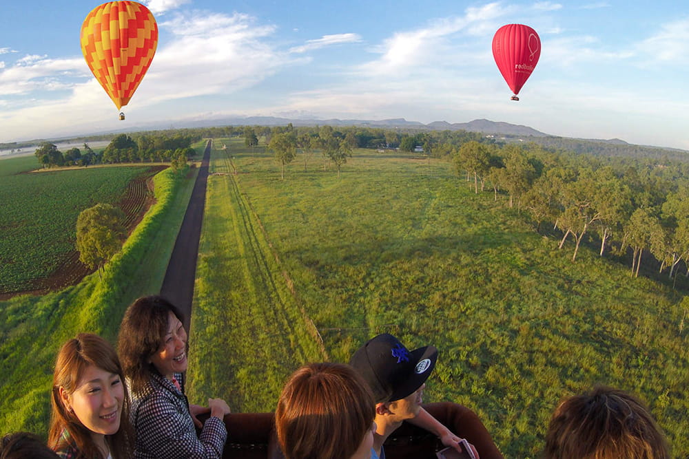 Experiencia de Globo Aerostático y Lancha Rápida en Cairns - Imagen 3 de 5