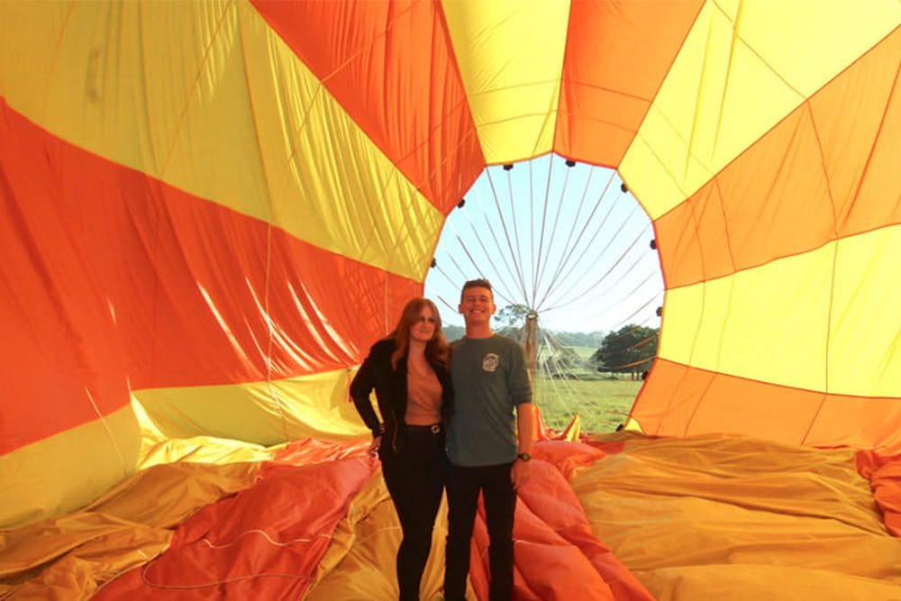 Private Hot Air Balloon Experience in Cairns and Port Douglas - Enjoy a private hot air balloon ride in Cairns with sunrise views over the Atherton Tablelands, breakfast at Palm Cove, and hotel transfers included. Private Hot Air Balloon Experience in Cairns and Port Douglas - Image 4 of 5