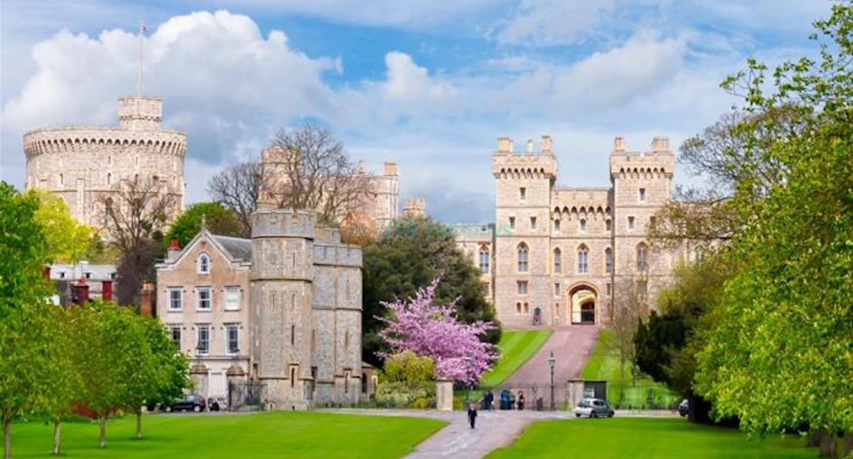 London: Windsor Castle, Stonehenge & Roman Baths Day Trip - Image 1 of 5