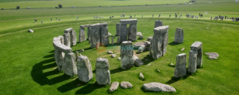 London: Windsor Castle, Stonehenge & Roman Baths Day Trip - Book the Windsor Castle, Stonehenge & Roman Baths Tour from London with JTR Holidays. Visit three iconic English landmarks in one day with a professional guide, comfortable coach travel, and optional attraction entry tickets. London: Windsor Castle, Stonehenge & Roman Baths Day Trip - Image 3 of 5