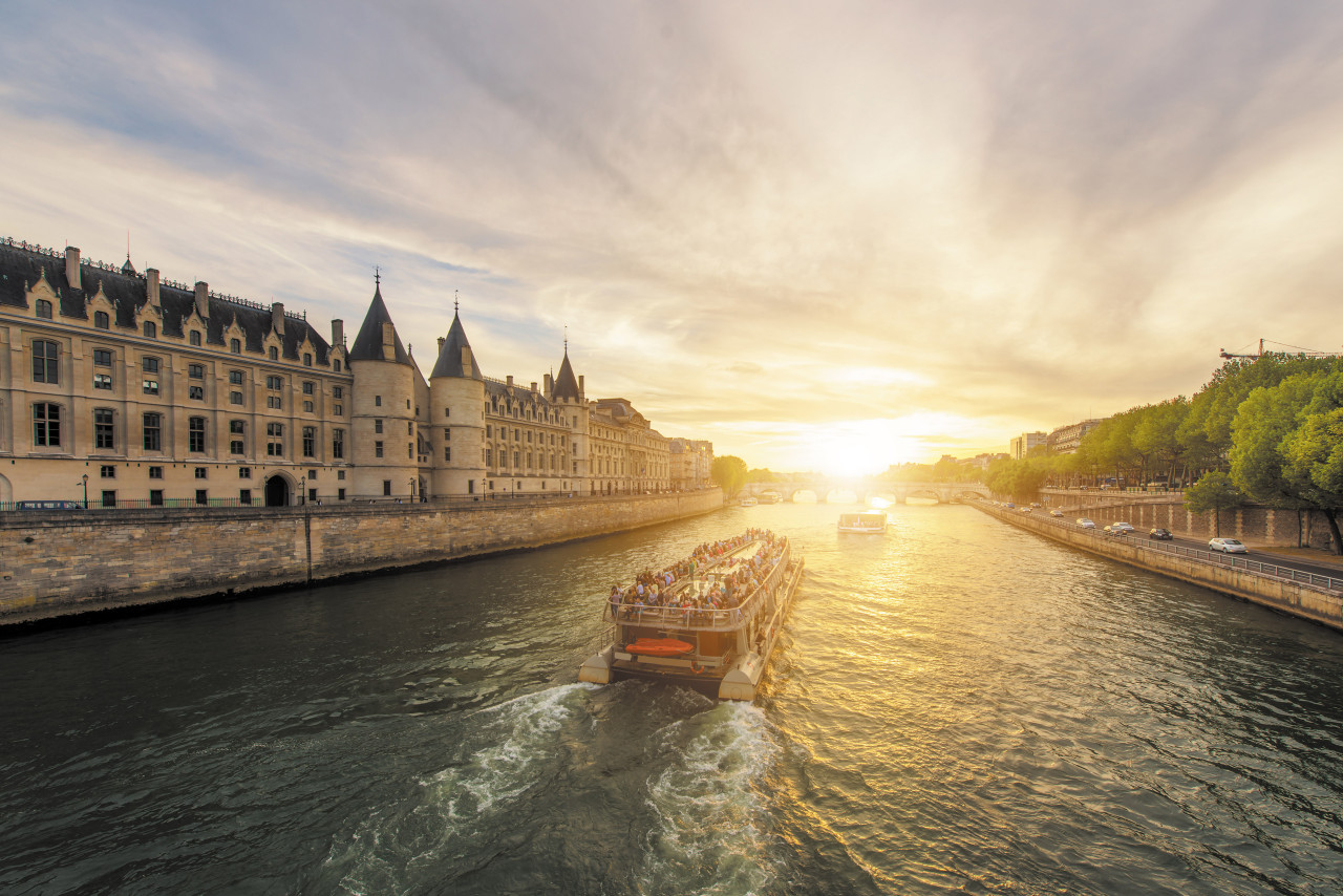 Paris Multiattraction Pass - Explore Paris with the Paris Multiattraction Explorer Pass. Enjoy Eiffel Tower, Seine River cruise, Montmartre tours, Grevin Paris, Parc Astérix and more. Paris Multiattraction Pass - Image 5 of 5