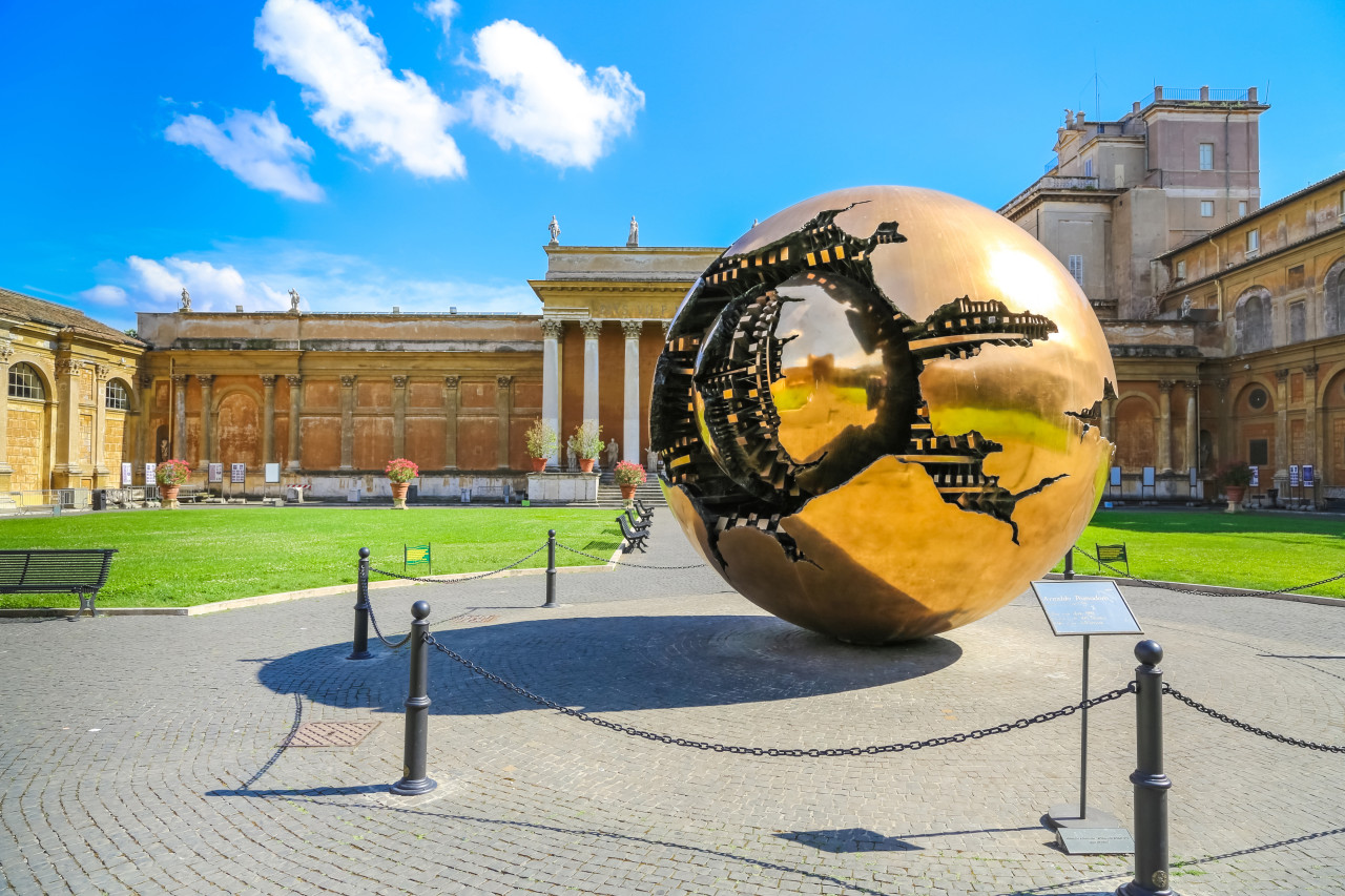 Rome Multiattraction Pass - Explore Rome with the Rome Multiattraction Explorer Pass. Visit the Vatican, Colosseum, Pantheon, Castel Sant’Angelo and more with flexible sightseeing options. Rome Multiattraction Pass - Image 5 of 5