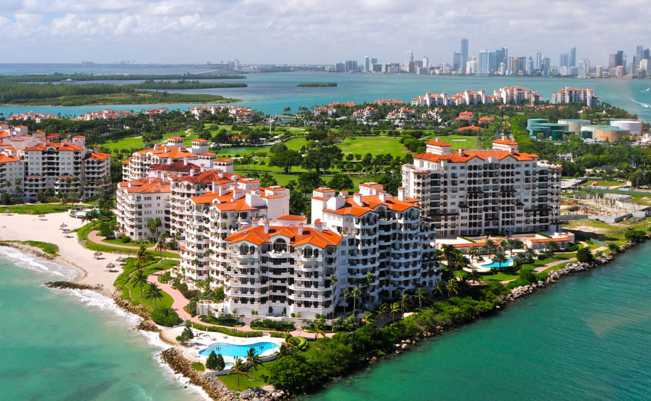 Miami Multiattraction Explorer Pass - Explore Miami with a Multiattraction Explorer Pass. Visit Zoo Miami, Everglades, South Beach, enjoy speedboat adventures, tours and more. Miami Multiattraction Explorer Pass - Image 2 of 5