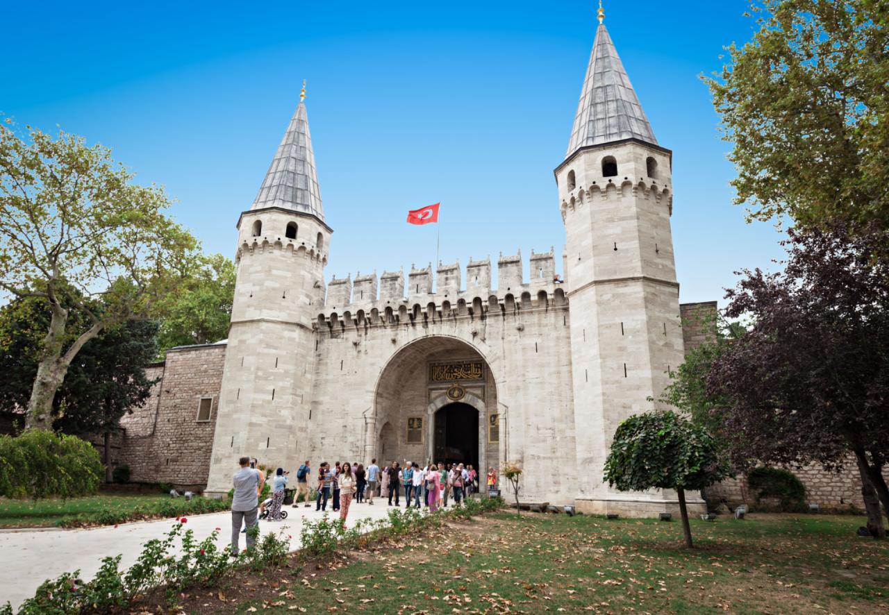 Istanbul Multiattraction Explorer Pass - Explore Istanbul with the Istanbul Multiattraction Explorer Pass. Visit Topkapi Palace, Basilica Cistern, Hagia Sophia, Dolmabahce Palace and enjoy a Bosphorus cruise. Istanbul Multiattraction Explorer Pass - Image 2 of 5