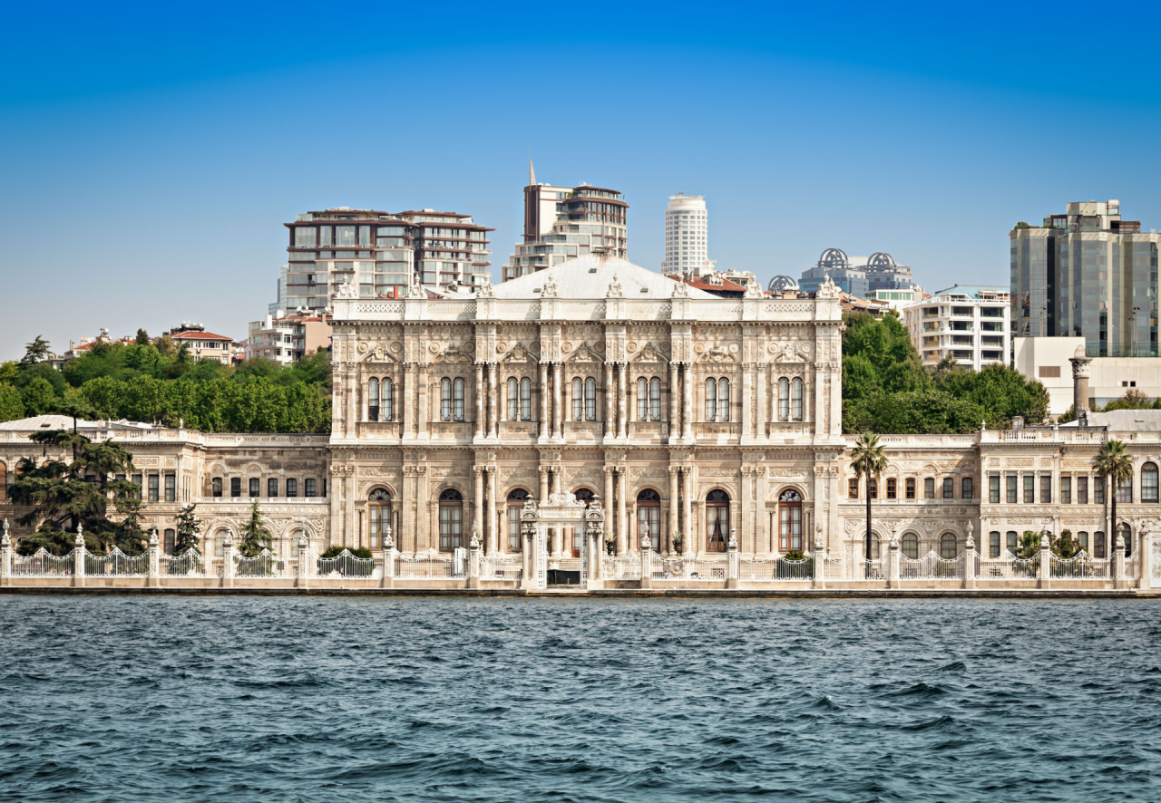Istanbul Multiattraction Explorer Pass - Explore Istanbul with the Istanbul Multiattraction Explorer Pass. Visit Topkapi Palace, Basilica Cistern, Hagia Sophia, Dolmabahce Palace and enjoy a Bosphorus cruise. Istanbul Multiattraction Explorer Pass - Image 3 of 5