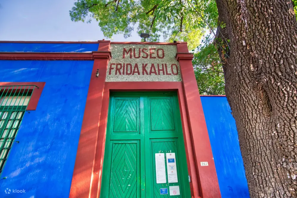 Frida Kahlo Museum Ticket - Book a Frida Kahlo Museum Ticket and explore Casa Azul in Mexico City. Discover Frida Kahlo’s home, artworks, personal collections, gardens, and legacy. Frida Kahlo Museum Ticket - Image 4 of 5