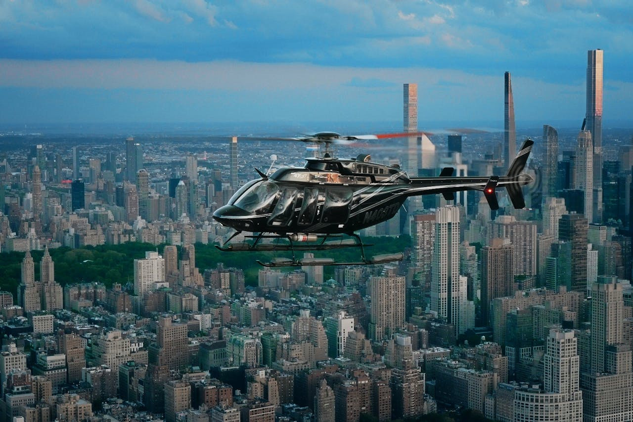 Helicopter Tour from Manhattan - Book a 20-minute NYC helicopter tour from Manhattan and enjoy aerial views of the New York skyline, Hudson River, and iconic city landmarks. Helicopter Tour from Manhattan - Image 1 of 5