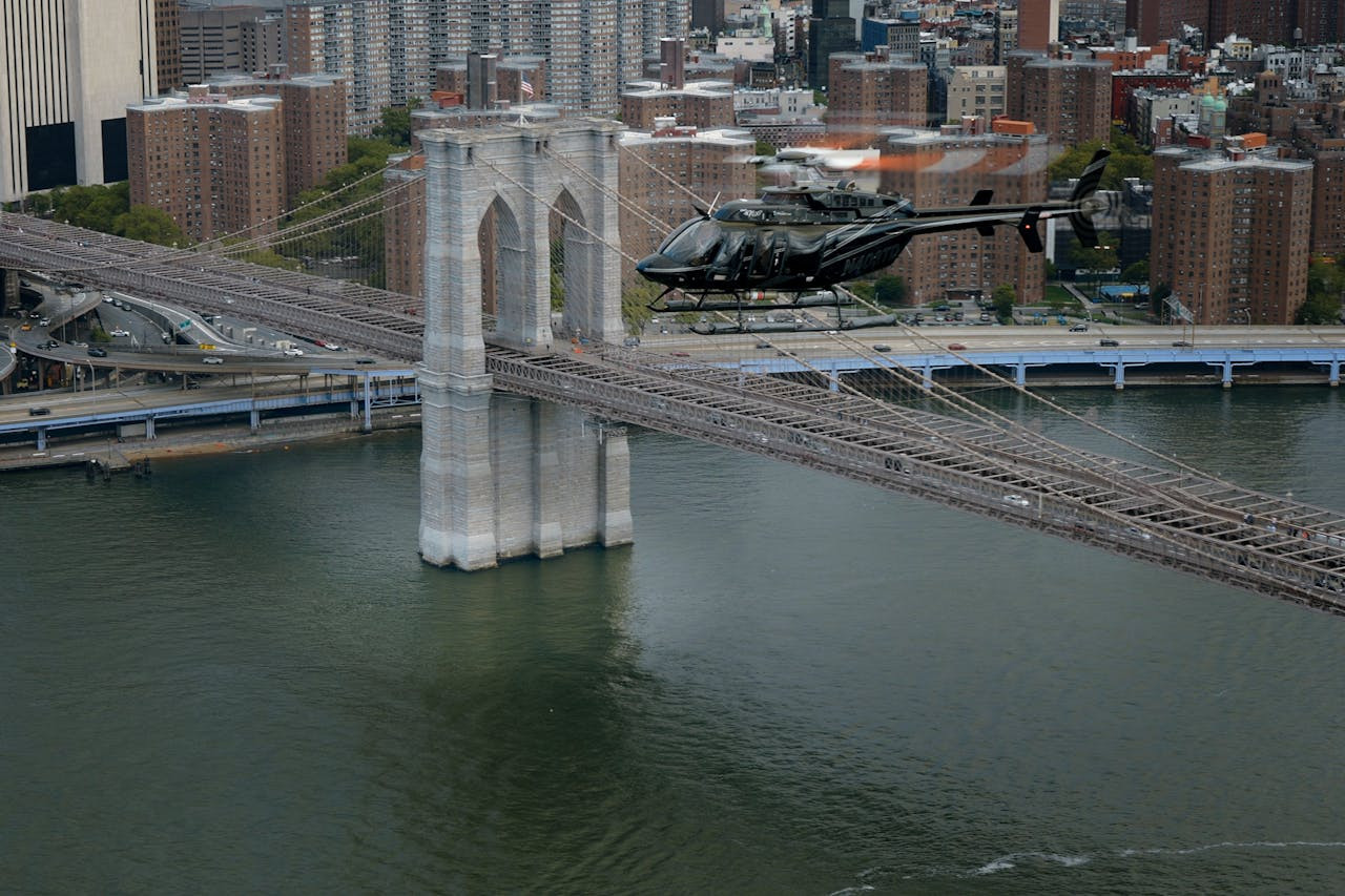 Helicopter Tour from Manhattan - Book a 20-minute NYC helicopter tour from Manhattan and enjoy aerial views of the New York skyline, Hudson River, and iconic city landmarks. Helicopter Tour from Manhattan - Image 3 of 5