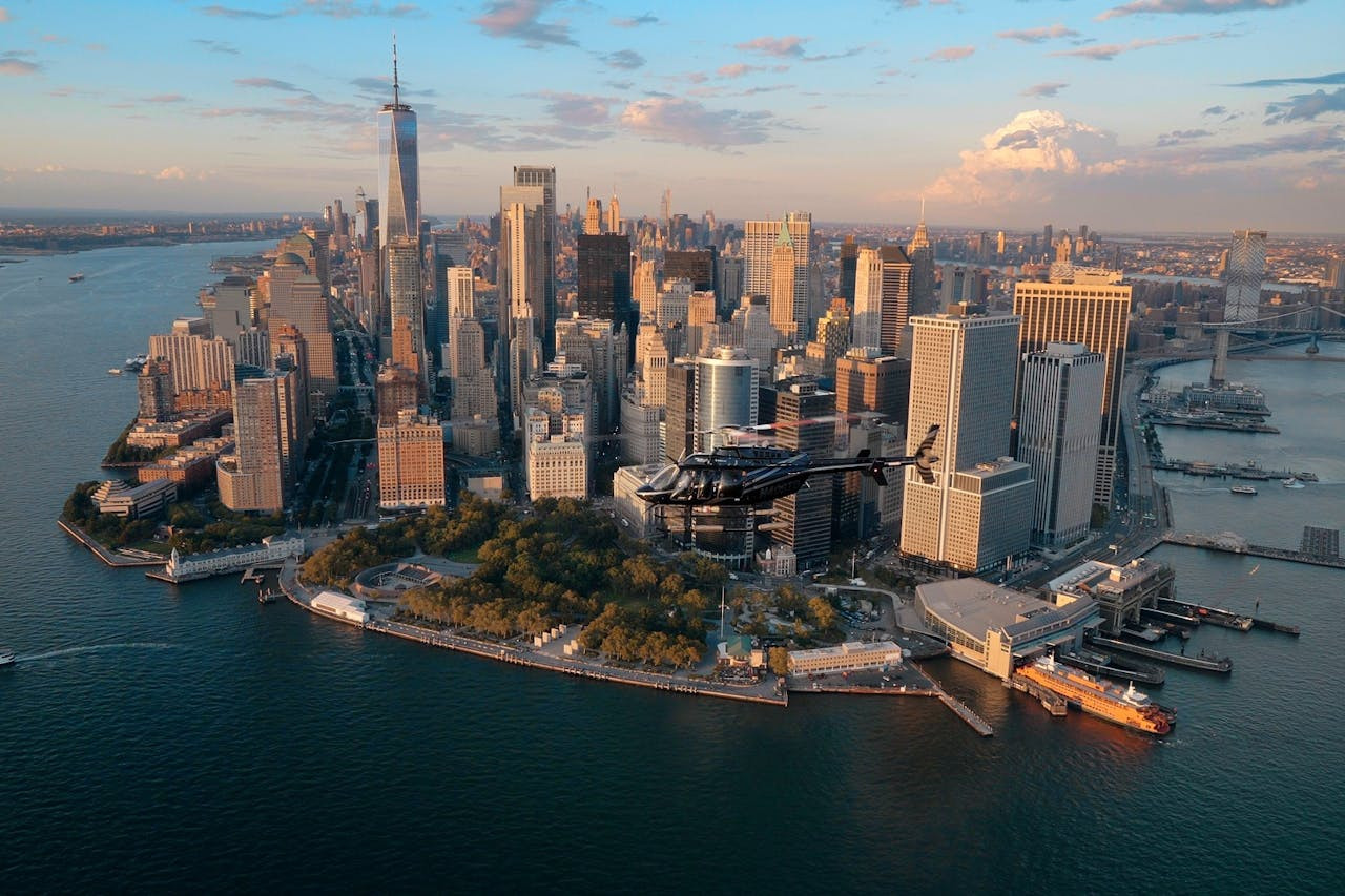 Helicopter Tour from Manhattan - Book a 20-minute NYC helicopter tour from Manhattan and enjoy aerial views of the New York skyline, Hudson River, and iconic city landmarks. Helicopter Tour from Manhattan - Image 4 of 5
