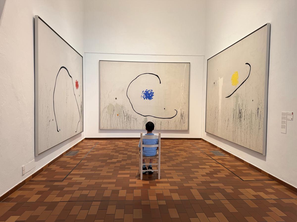 Fundacio Joan Miro Museum - Visit the Fundació Joan Miró Museum in Barcelona and explore the vibrant world of Joan Miró. Discover his paintings, sculptures, and ceramics in a stunning modern art space. Enjoy breathtaking views from Montjuïc Hill and experience his unique artistic vision. Fundacio Joan Miro Museum - Image 5 of 5