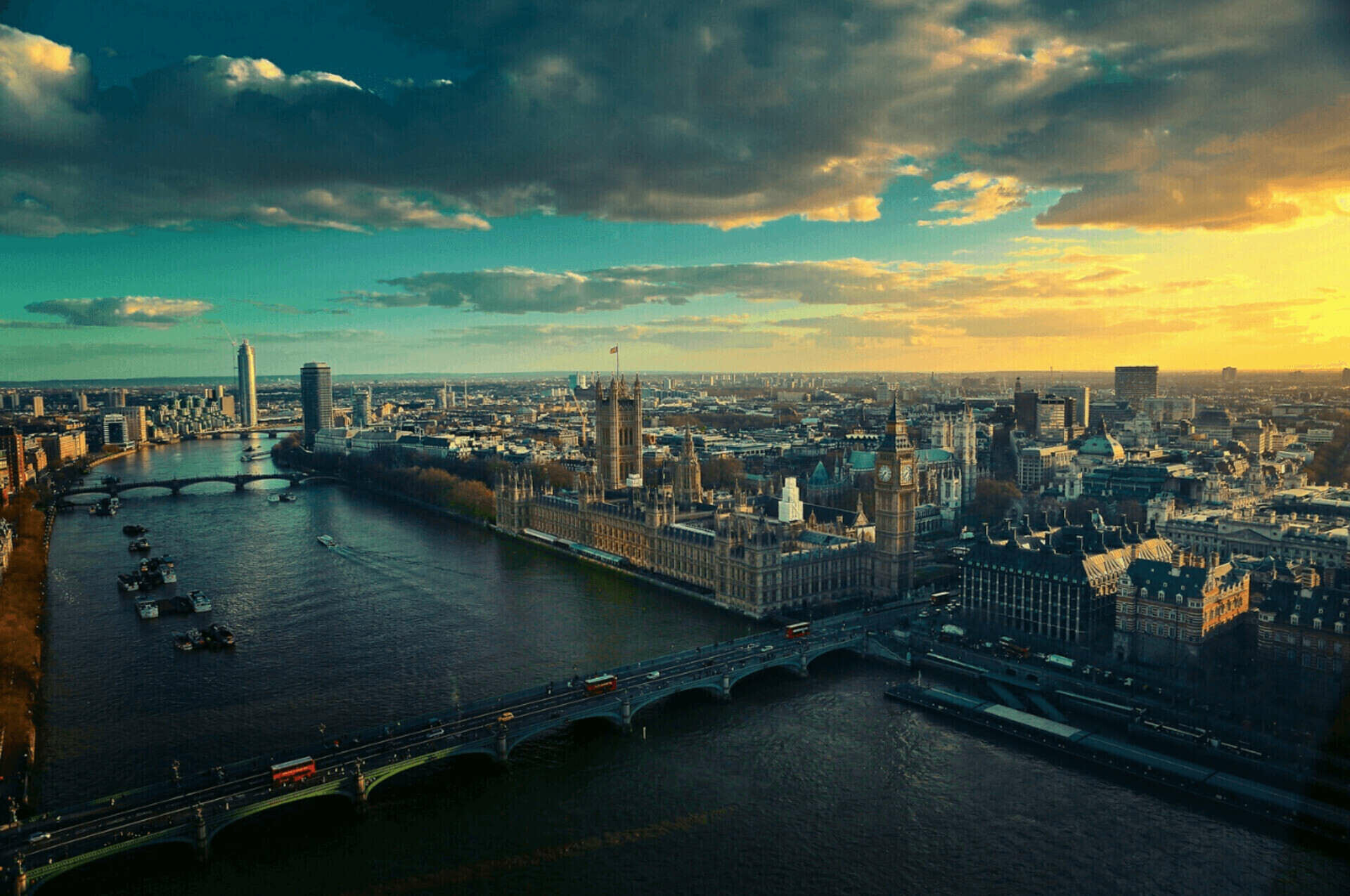 Sky Garden London - Visit Sky Garden in London early and enjoy panoramic city views with a breakfast pastry, hot drink, and an audio guide in multiple languages. Sky Garden London - Image 3 of 5