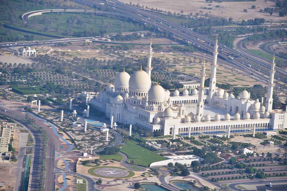 Helicopter Tour Abu Dhabi - Image 6 of 8