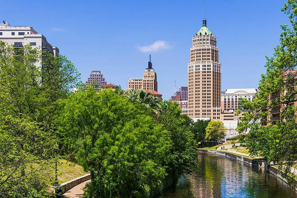 Old Town Trolley Tours San Antonio Hop-On Hop-Off - Esplora San Antonio al tuo ritmo con accesso hop-on hop-off allo trolley a 12 fermate inclusi Alamo e River Walk. Goditi storie narrate mentre viaggi. Old Town Trolley Tours San Antonio Hop-On Hop-Off - Immagine 5 di 5