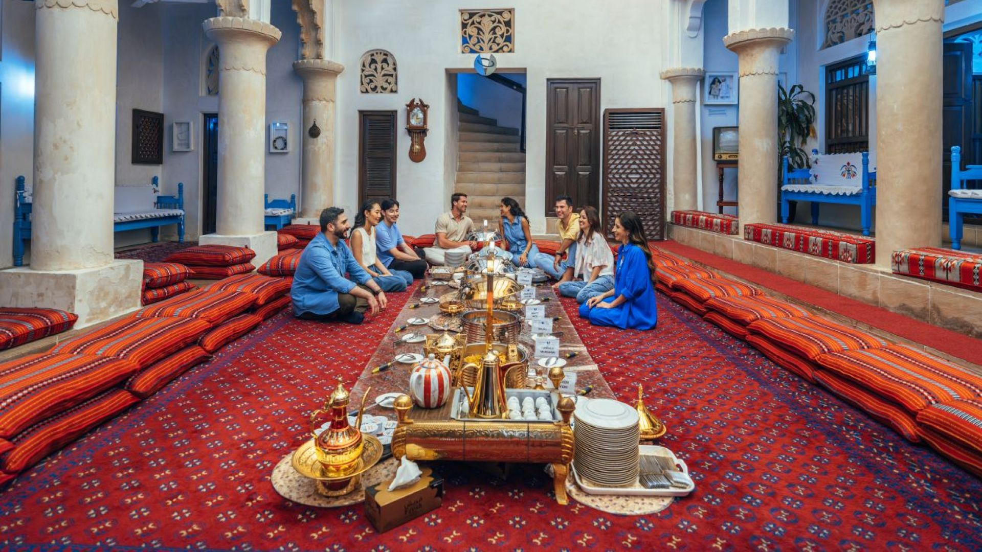 Tour Esperienza di Ospitalità Emiratina con Colazione - Explore Dubai's heritage with a traditional trolley tour, Emirati storytelling, historic sites, and authentic breakfast. Tour Esperienza di Ospitalità Emiratina con Colazione - Immagine 2 di 5