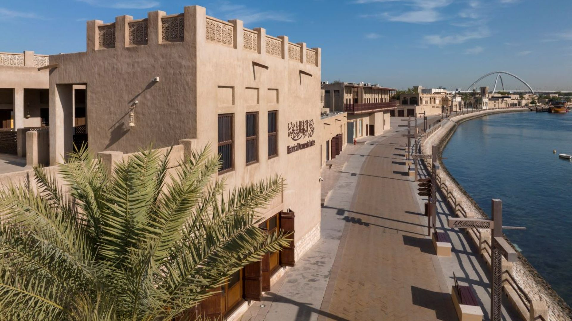 Tour Esperienza di Ospitalità Emiratina con Brunch - Esplora la storia di Dubai con narratori emiratini, visita luoghi simbolo, incontra cammelli e un falco, e gusta snack tradizionali e brunch. Tour Esperienza di Ospitalità Emiratina con Brunch - Immagine 5 di 5