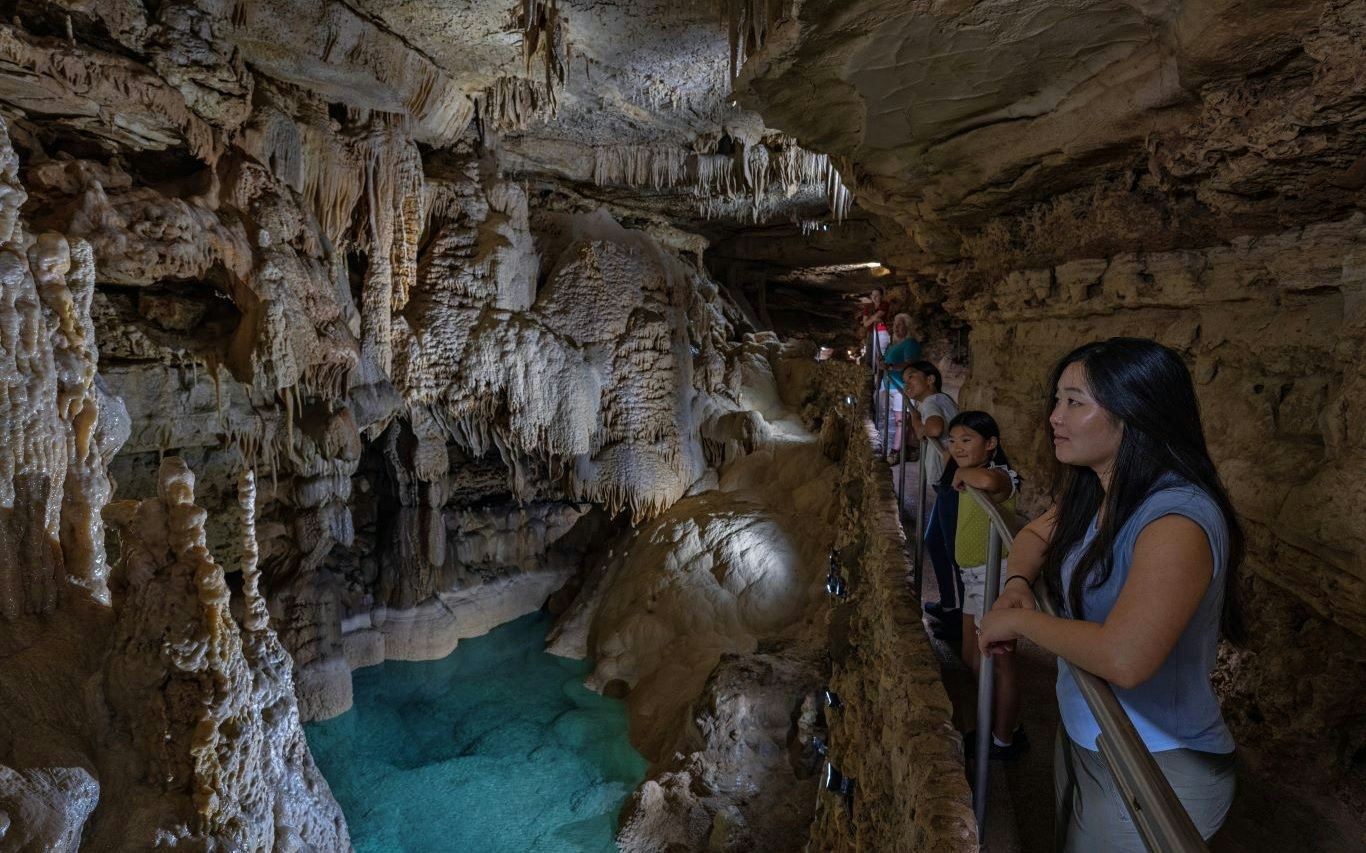 Biglietto d'ingresso Twisted Trails - Vivi un percorso avventura a quattro livelli e zip rail a 18 metri di altezza a Twisted Trails a San Antonio, con pareti di arrampicata incluse nel biglietto. Biglietto d'ingresso Twisted Trails - Immagine 4 di 5