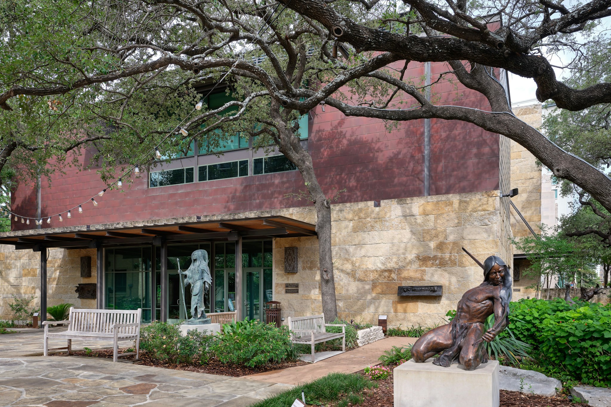 Biglietto d'ingresso al Briscoe Western Art Museum - Esplora il West americano attraverso reperti e opere d'arte al Briscoe Western Art Museum sul River Walk di San Antonio. Accessibile in sedia a rotelle. Biglietto d'ingresso al Briscoe Western Art Museum - Immagine 2 di 4